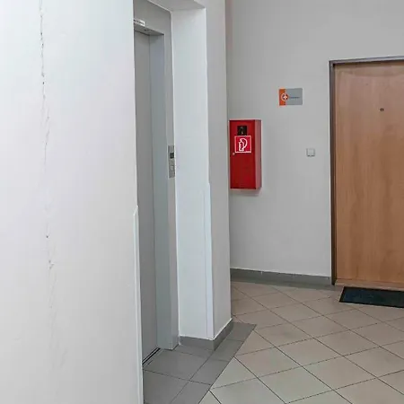 Castle View With Free Parking Apartment *