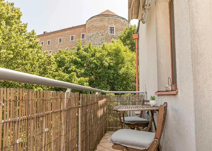 Castle View With Free Parking Appartement *