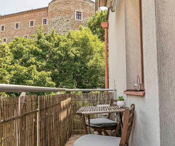 Castle View With Free Parking Διαμέρισμα