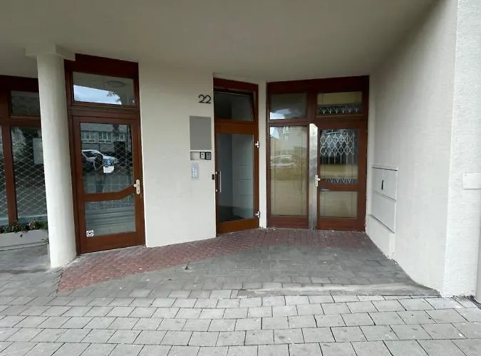 Castle View With Free Parking Apartment